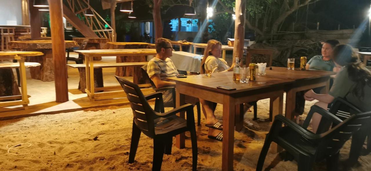 Turtle Bay Beach Resort Мірісса Екстер'єр фото